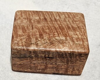 Curly Mango lift lid box