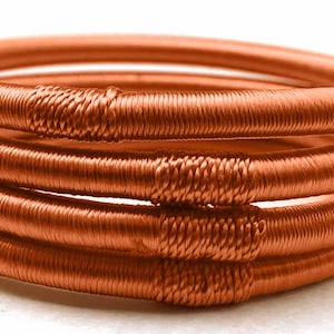 bracelets femme,  joncs en fils de sabra,soie végétale ,bijoux artisanal, jonc femme orange,prune,violet, epices.