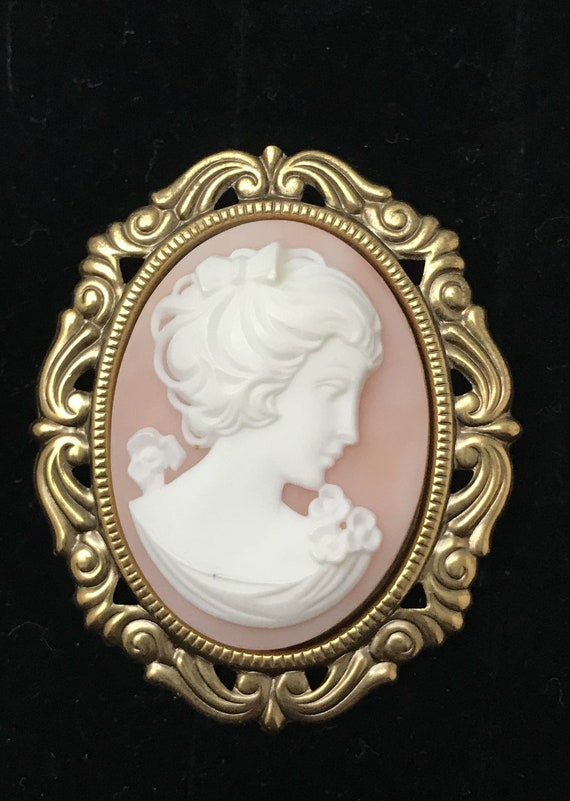 Gold-Tone Vintage Cameo Brooch