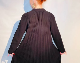 Vintage 1960s Black Pleated Spring Coat