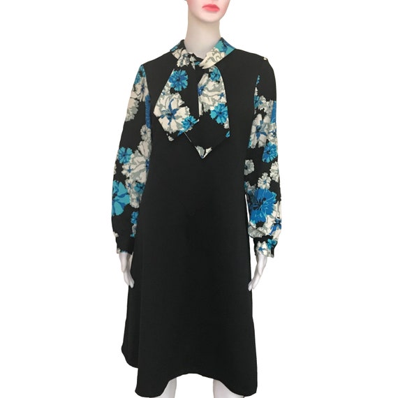 Vintage 1960s Mod Floral Print Tie-Neck Day Dress