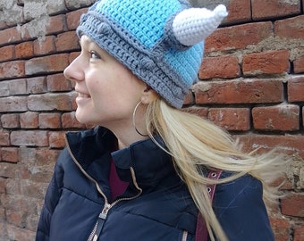Gorro de ganchillo con casco vikingo / Gorro con casco para niños, niñas, hombres y mujeres / Gorro vikingo / Gorro vikingo azul claro