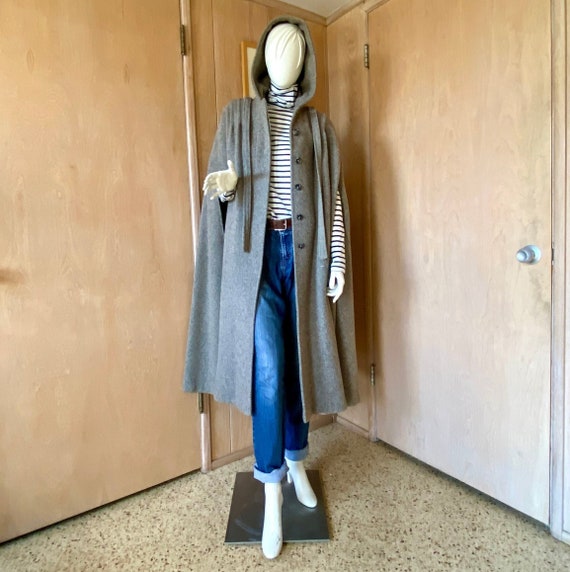 Med/Lg WOOL Herringbone Tweed Vintage Hooded Cape 