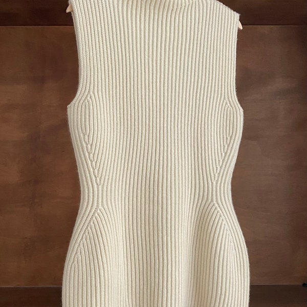 Prefall 2020 Jil Sander sculptural cream knit top