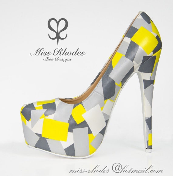 ladies yellow pumps