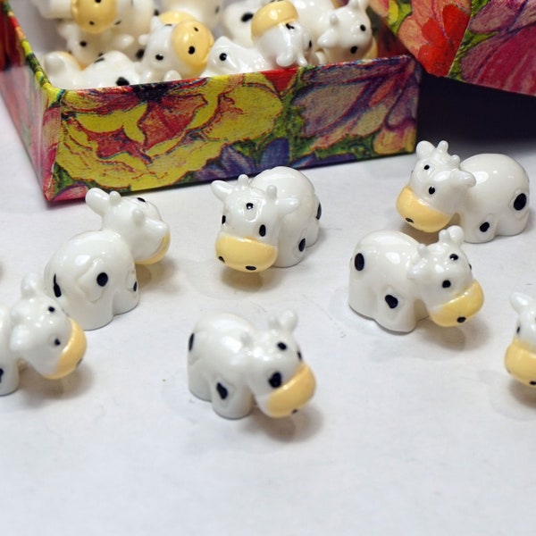 BABY COW CABOCHONS Slime Charms Mini Cows Dollhouse Miniatures Dollhouse Toy Resin Cows In Gift Box Craft Beads Birthday Gift For Kids