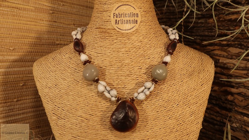 Tropical Ak\u00e9bou necklace