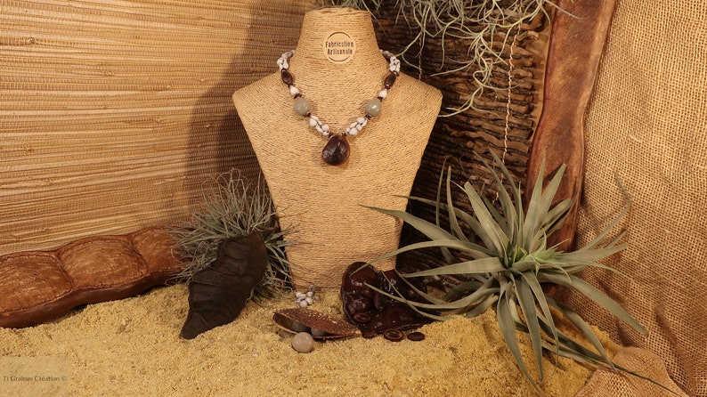 Tropical Ak\u00e9bou necklace