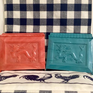 Vintage sigarettendoos met drakenmotief - 2 verkrijgbaar blauw of rood