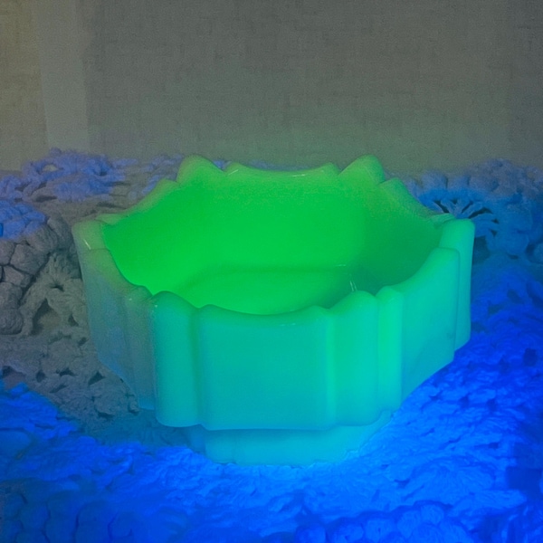 Vintage Custard Glass Trinket Dish - UV Reactive Uranium Glass Glow Bowl