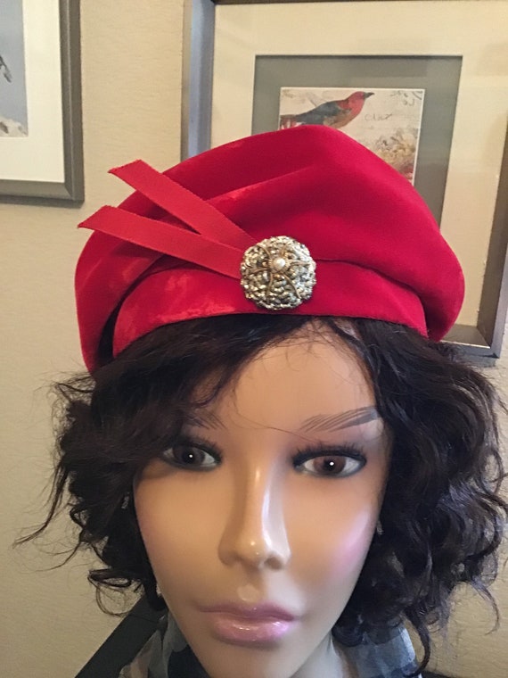 Red Beret Hat, Vintage beret, Red velvet Peachbloo
