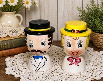 Set di portauova figurativi vintage M.G. Japan per la decorazione della cucina.