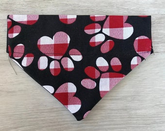 dog bandana , over the collar bandana, cat bandana, dog scarf, cat scarf, checkered bandana, dog gift, paw prints, paw print bandana