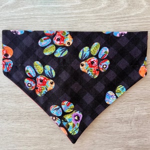 Personalisiertes Hundehalstuch, Katzenhalstuch, Pfotendruck Bandana, over the collar Bandana, Hundehalsband Accessoire, Hundehalstuch, Katzenschal