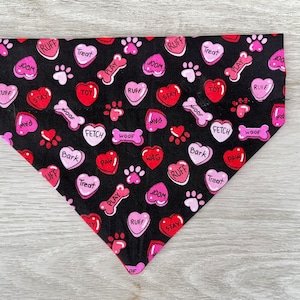 personalisiertes Halstuch, Valentinshalstuch, über den Kragen Halstuch, Katzenhalstuch, Hundehalstuch, Hundehalsband, Hundehalstuch, Katzentuch, Herzhalstuch