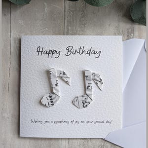 Carte d'anniversaire en forme de note de musique en origami faite à la main /