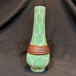 Nine Sols Inspired Vase - Green