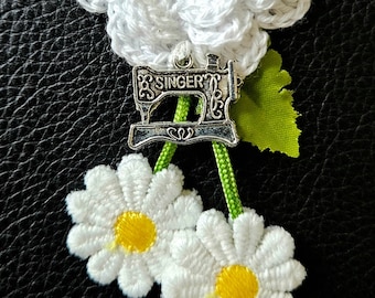 Daisy Chain Spool Pin Doily with a Singer Featherweight Sewing Machine Metal Charm
