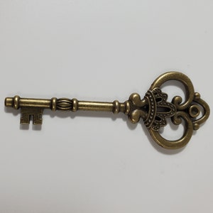 Royal Heart Brass Skeleton Key / Skeleton Key / Key / Witchcraft / Wiccan Supplies / Witch / Pagan / Metaphysical Supplies / Occult