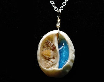 Seashell Necklace Summer Jewelry, Beach Necklace with Tropical Theme, Shell Jewelry for Her, Small Pendant Necklace for Her, Nature Jewelry