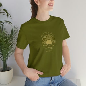 Camiseta Be the Light Bella y Canva