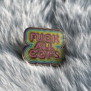 Pin de esmalte duro "A la mierda con todos los policías" de 1 pulgada. Acabar con la desfinanciación de la policía.
