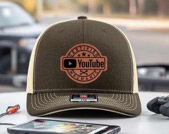 Gorra de mecánico divertida / Gorra de camionero "Hágalo usted mismo" / Gorra con parche de mecánico casero / Parche certificado de YouTube / Regalo para papá o esposo, cuero sintético grabado