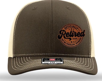 Gorra con parche de cuero sintético grabado "Ya no es mi problema" oficialmente jubilada / Regalo para papá / Regalo para esposo / Regalo único / Gorra divertida