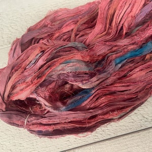 Nastro di seta Sari, «Berry Dessert» 3 / 6 / 10 yards, Sari indiano riciclato, nastri per artigianato o gioielli, diario spazzatura, aspetto trasandato