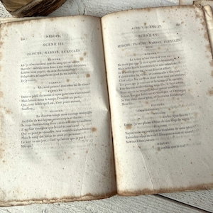 Antieke Franse boekpagina's jaren 1820, oude literatuur, efemere ongewenste tijdschriften, mixed media collage, papier jaren 1800, 10 vellen