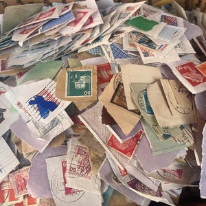 Sellos antiguos sobre papel - Tirada de 50 gramos - Sellos cancelados, matasellos, Para diario basura