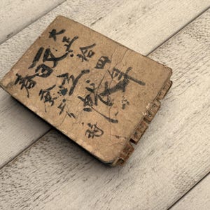 Antico libro contabile giapponese manoscritto, libro completo, effimero per diario di scarto
