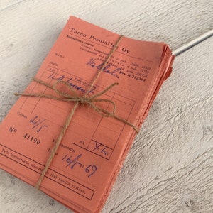 Vintage Wäscherei Quittungen, 25/50/100 Blatt, Pfirsich / Lachs Farbe Ephemera für Junk Journal, handgeschrieben