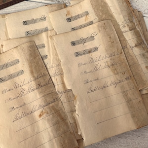 SHABBY Ricevute di certificati antichi anni 1860, carta di buccia di cipolla, macchiata, usurata, scritta a mano, effimera di diario spazzatura, 10 fogli