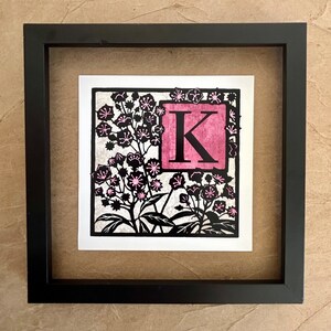 Kalmia | Botanisches Monogramm | Kunstdruck: 6x6, 4x4, blanko Gefaltete Grußkarte | Leuchtalphabet - Buchstabe, Monogramm, Initial K