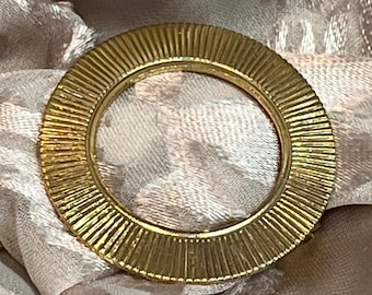 Circle Pin Gold-tone Open Center | Vintage 1950s | Unmarked Maker