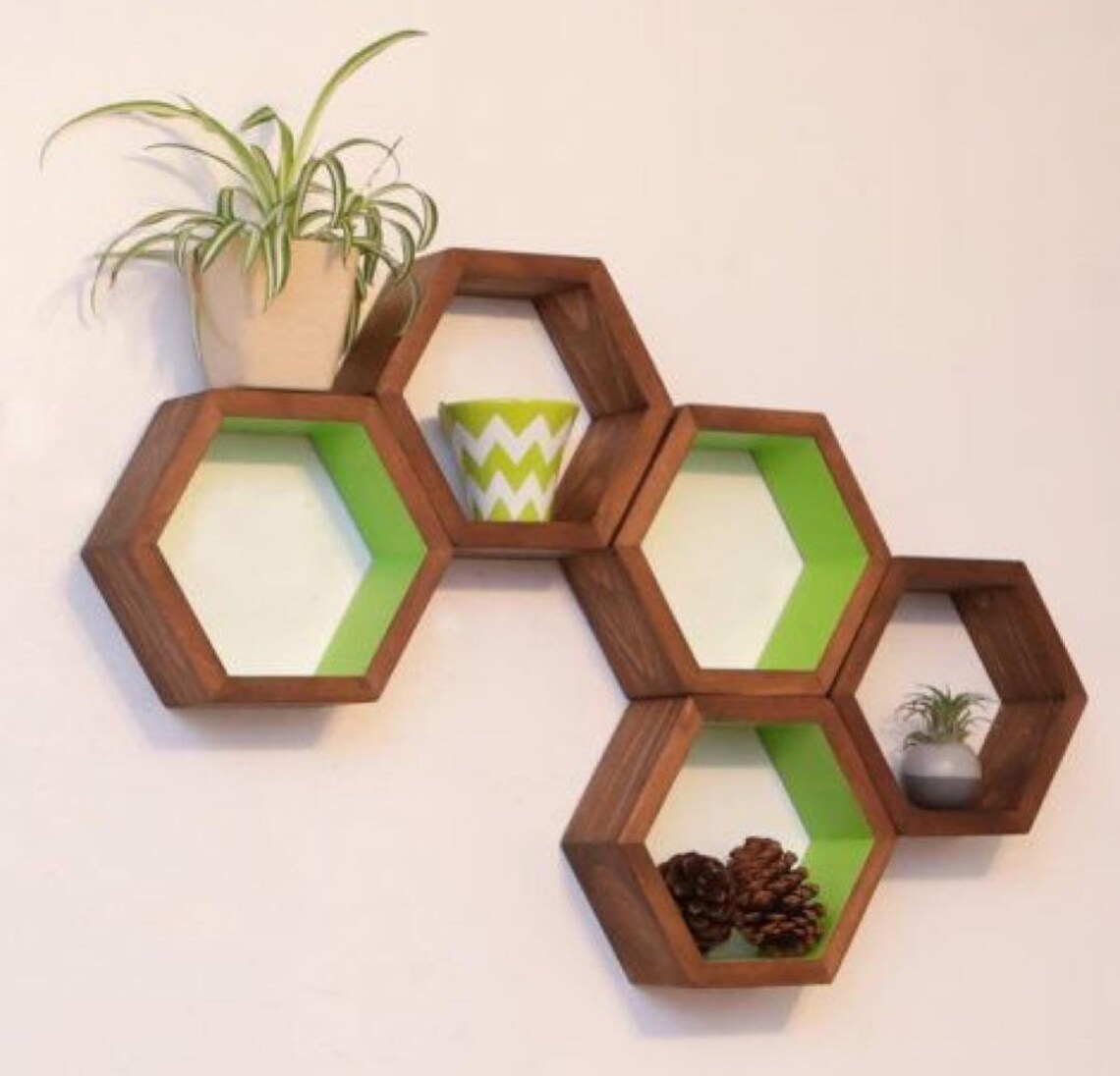 estantes de madera hexagonales