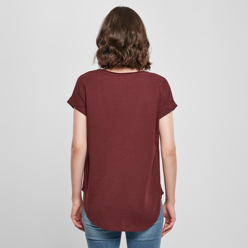 Womens semi fitted organic slub cotton tshirt with dropped rear hem. Available in cherry red.