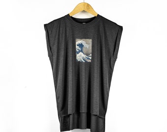 Women's 'The Great Wave off Kanagawa' Katsushika Hokusai Japanese Art Flowy Muscle T-Shirt With Rolled Cuff *** Size Small ***