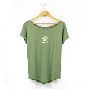 Women&#39;s &#39;Om Symbol&#39; Organic-Blend Scoop Neck T-Shirt