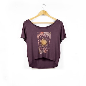 Damska koszulka do jogi w stylu Celestial Print Oversize zwiewna | Lunar Sunrise Vintage Style Graphic | Damska luźna koszulka z okrągłym dekoltem w kolorze fioletowym