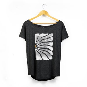 Women&#39;s &#39;Daisy&#39; Organic-Blend Scoop Neck T-Shirt