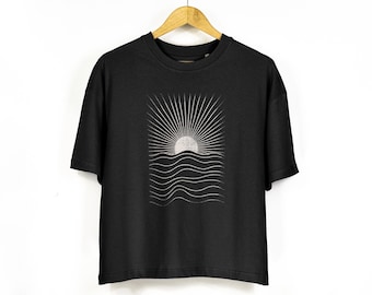 T-shirt da donna oversize squadrata Boho con stampa oceano / T-shirt grafica alba / T-shirt da donna squadrata in nero intenso