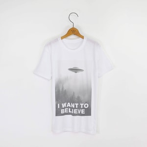 Mens &#39;I Want To Believe&#39; Classic T-Shirt