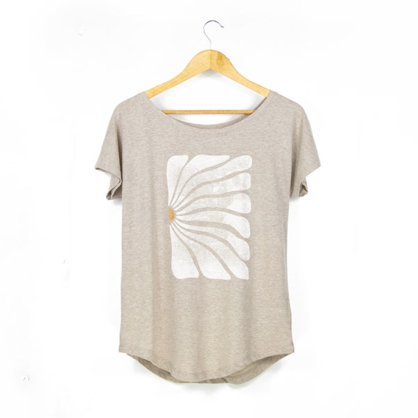 Women's 'Daisy' Organic-Blend Scoop Neck Graphic T-Shirt