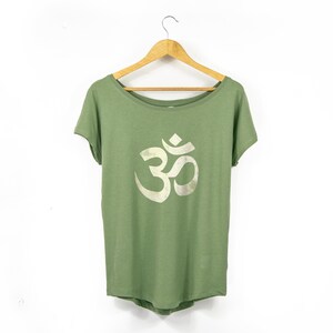 Women&#39;s &#39;Om Symbol&#39; Organic-Blend Scoop Neck T-Shirt
