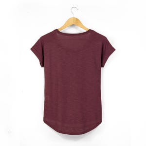 Womens semi fitted organic slub cotton tshirt with dropped rear hem. Available in cherry red.