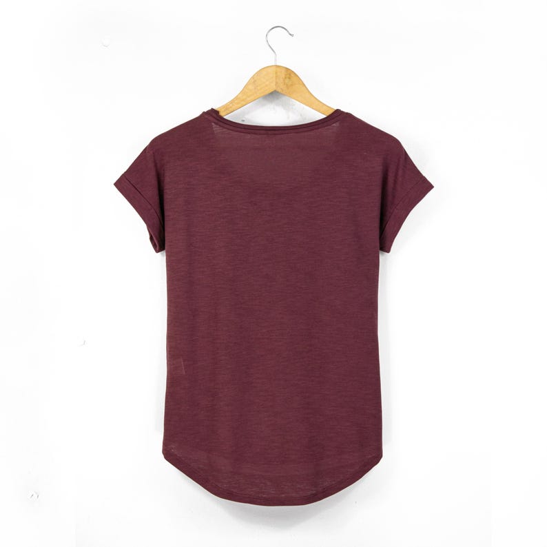 Womens semi fitted organic slub cotton tshirt with dropped rear hem. Available in cherry red.