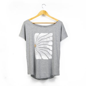 Women&#39;s &#39;Daisy&#39; Organic-Blend Scoop Neck T-Shirt