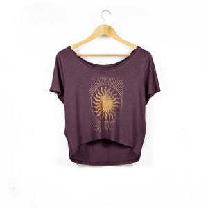 Damska bluzka Vintage Sun Print Oversize zwiewna | Everybody Loves The Sunshine T-shirt z nadrukiem Celestial | T-shirt z mieszanki organicznej z okrągłym dekoltem